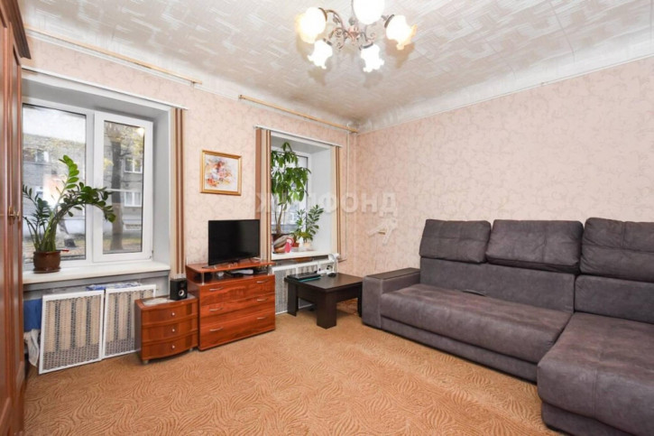 2-комн квартира Народная, 61