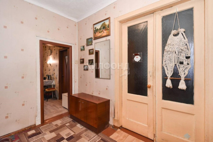 2-комн квартира Народная, 61