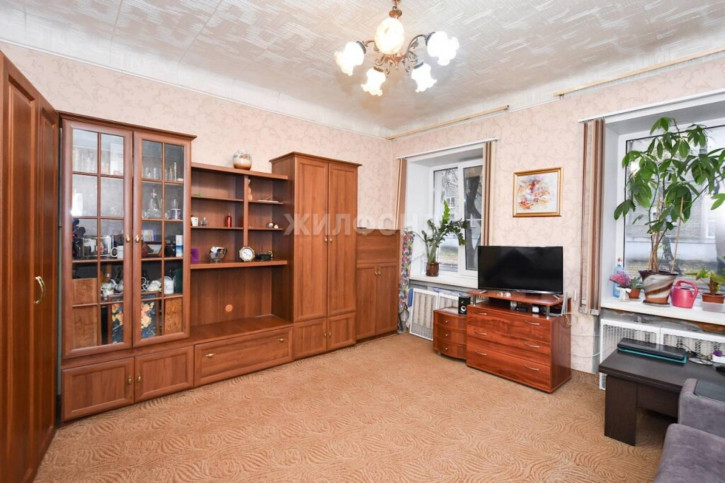 2-комн квартира Народная, 61