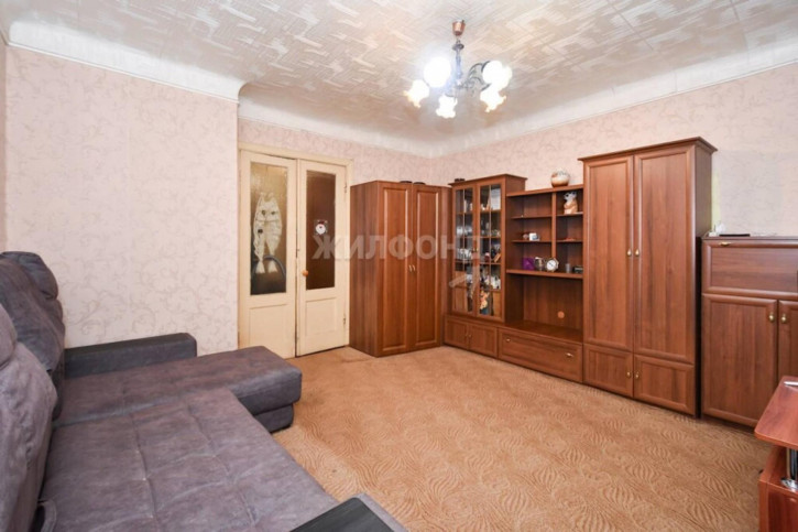 2-комн квартира Народная, 61