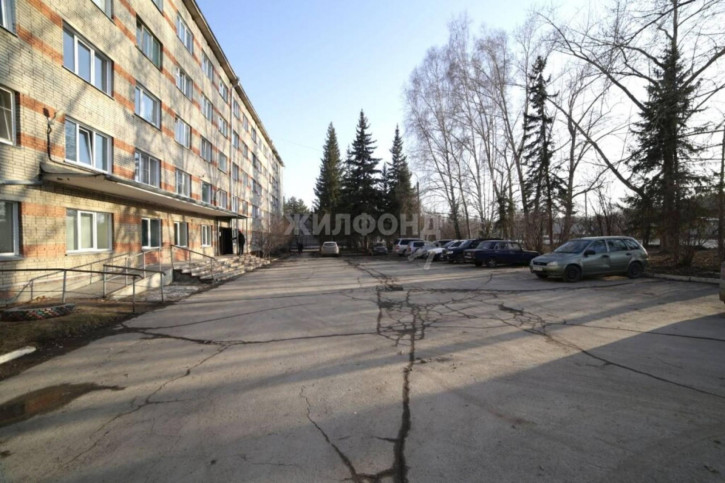 Комната Боровая, 100
