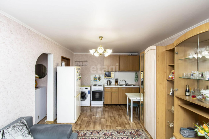 2-комн квартира Республики, 218