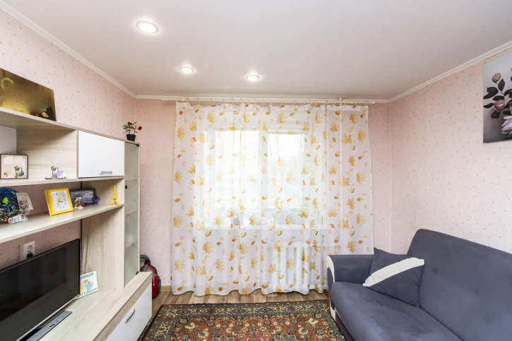 2-комн квартира Республики, 218