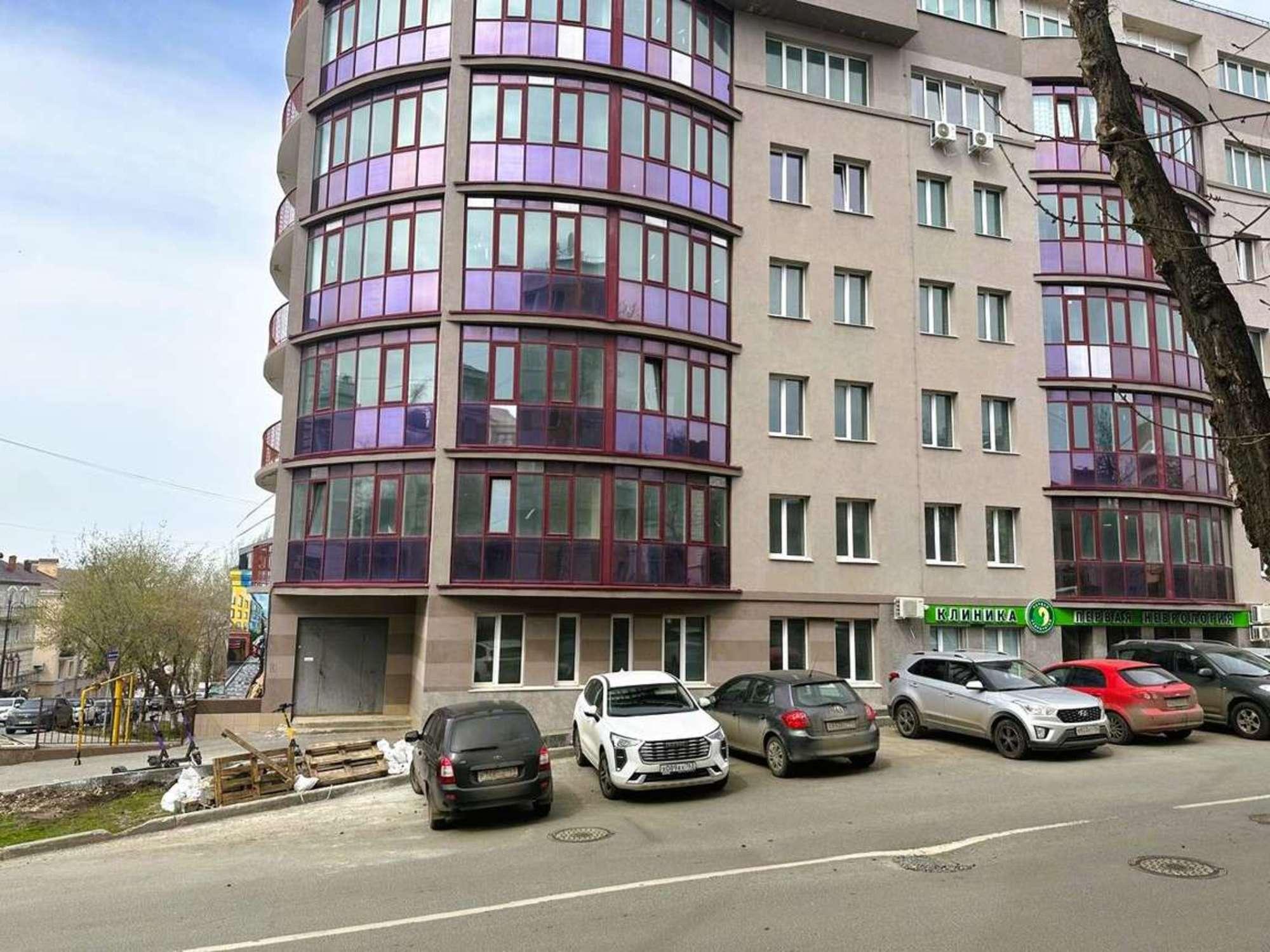 Сдать торговое помещение за 250 000 рублей на Ленинградская улица, 18