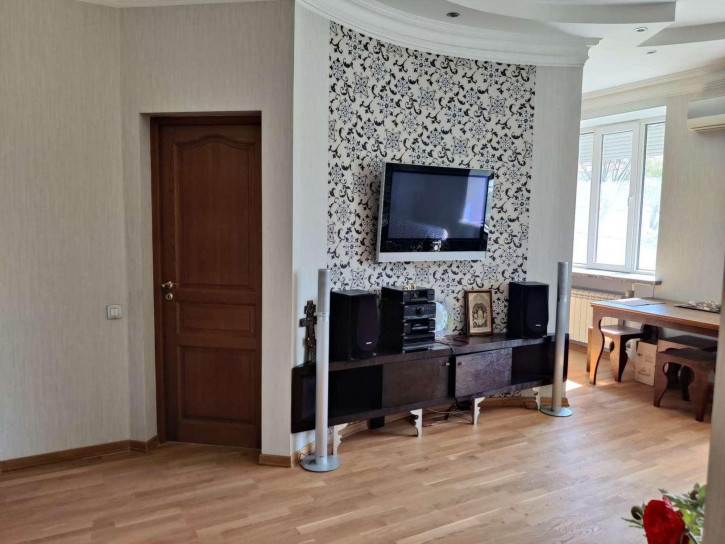 2-комн квартира Мира улица, 71