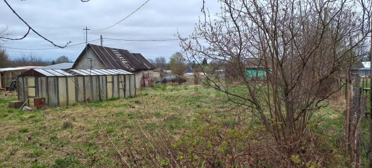 Земельный участок ,