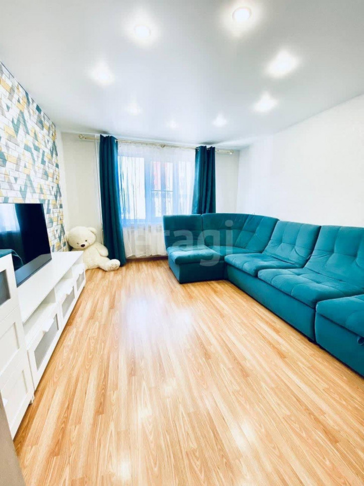 3-комн квартира Войкова, 25