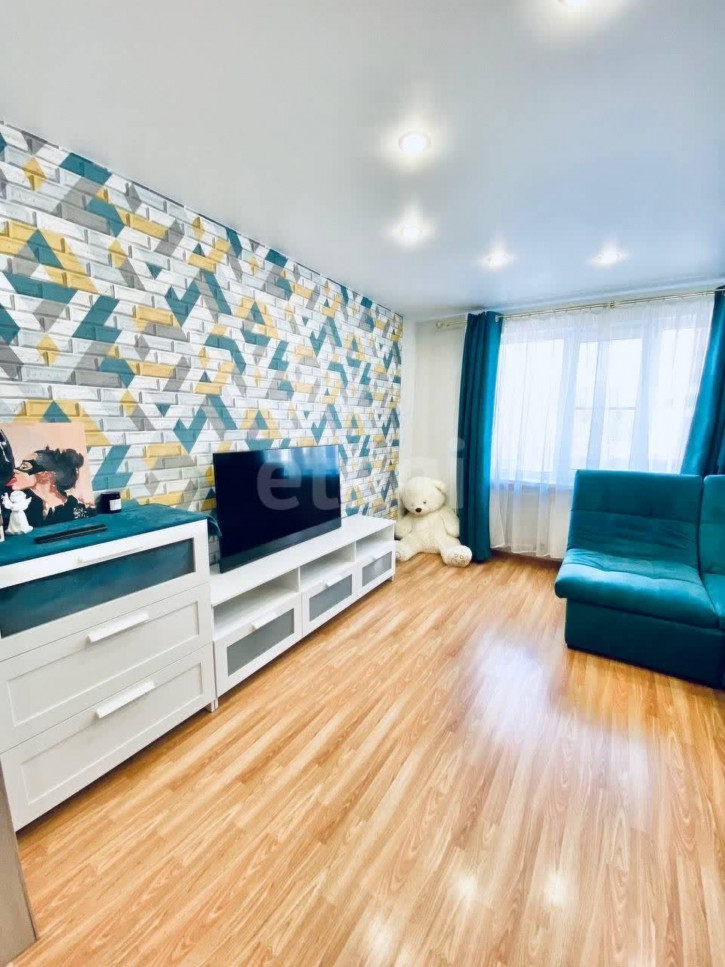 3-комн квартира Войкова, 25