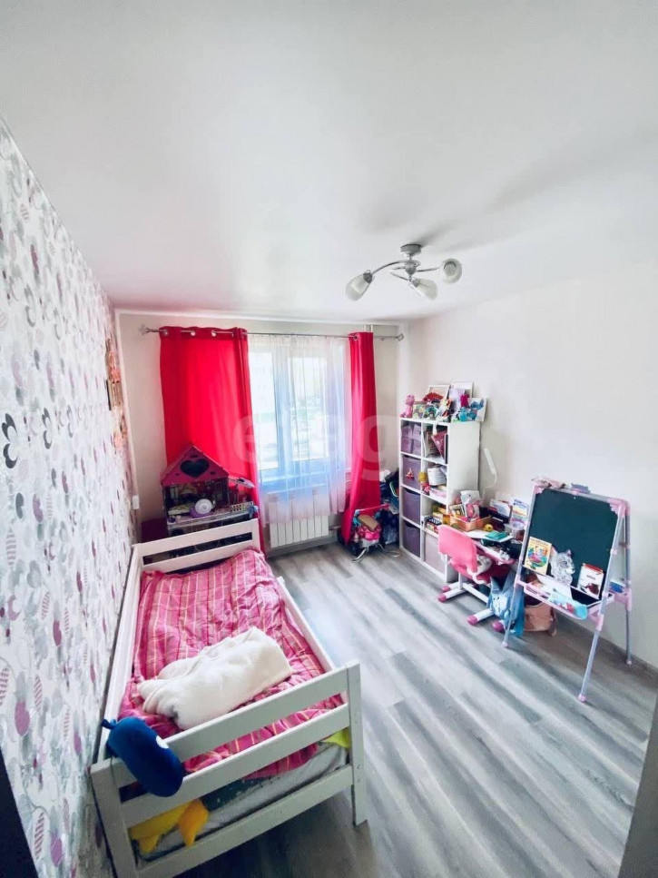 3-комн квартира Войкова, 25