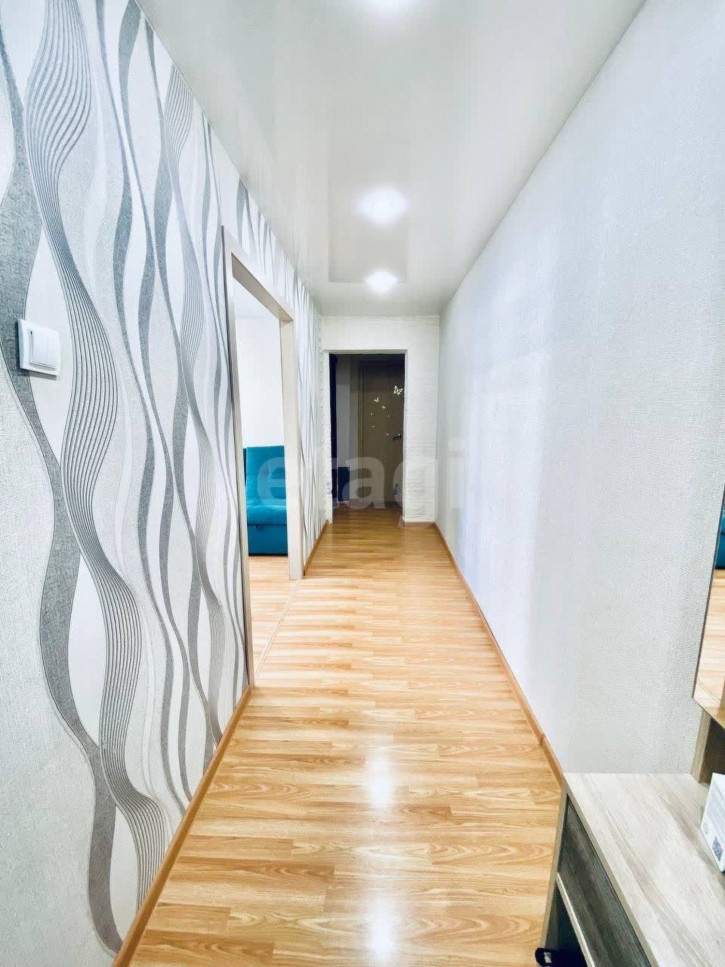 3-комн квартира Войкова, 25