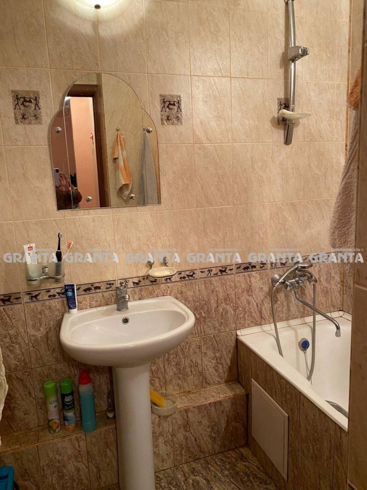 2-комн квартира ул Академика Киренского, 2И
