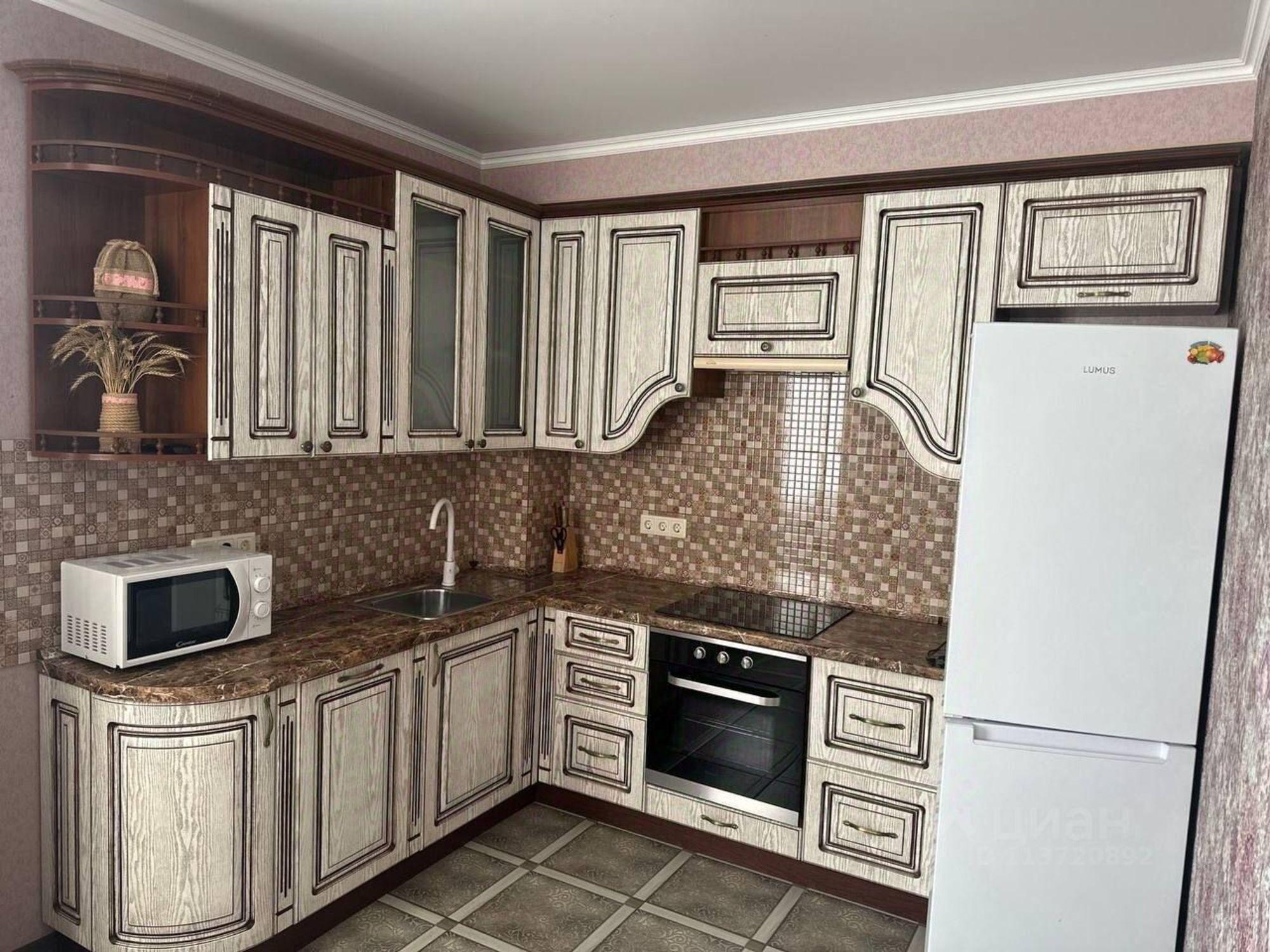 Сдать дачу, дом, коттедж за 50 000 рублей на ул Верхняя дорога, 165