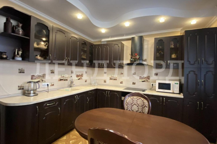 3-комн квартира улица Жмайлова, 4Е