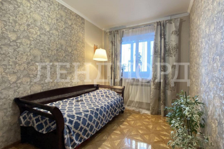 3-комн квартира улица Жмайлова, 4Е