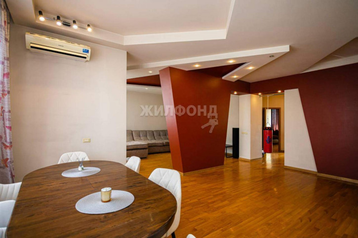 3-комн квартира Н.С.Ермакова проспект, д.9