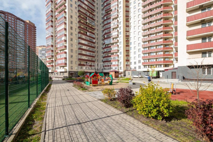 2-комн квартира Галущака, 15