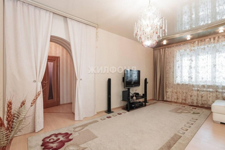 3-комн квартира Кошурникова, 8