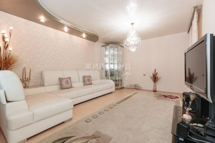 3-комн квартира Кошурникова, 8