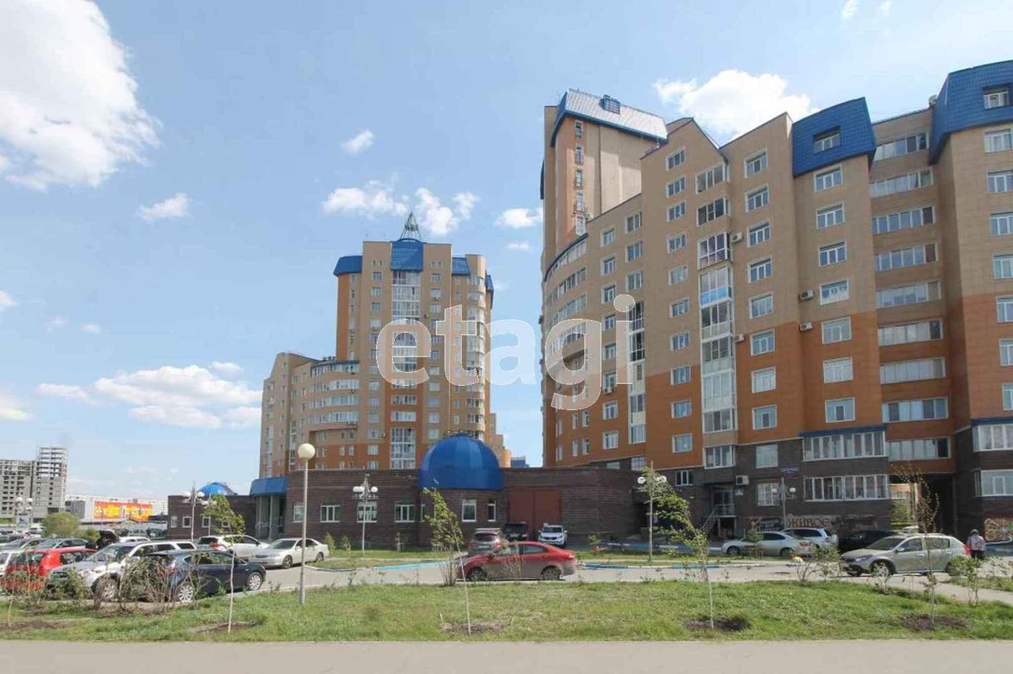 Купить квартиру за 10 611 000 рублей на проспект Комарова, 15