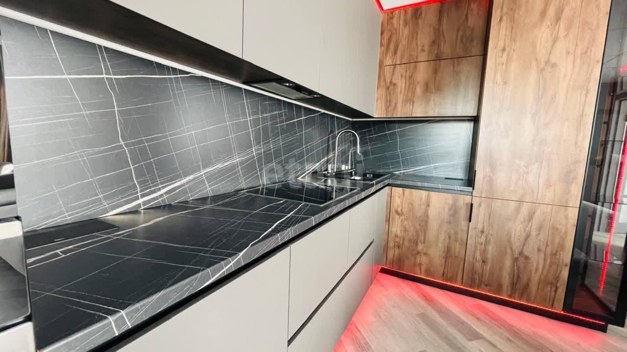 Купить квартиру за 13 500 000 рублей на Тюменская, 1