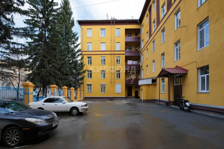 Комната Богдана Хмельницкого, 32