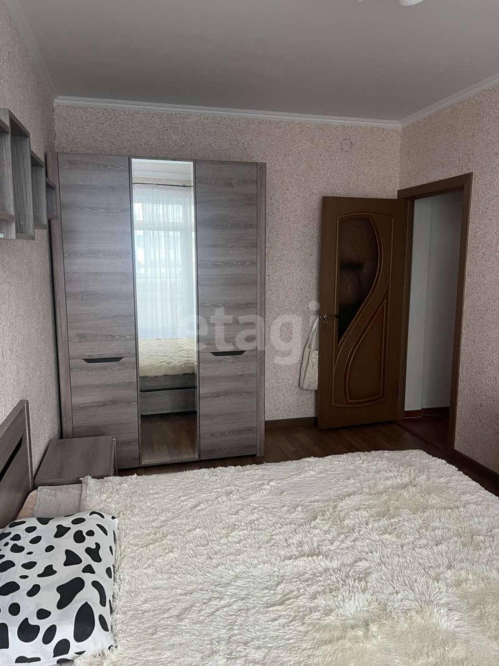 2-комн квартира Бакинских Комиссаров, 3