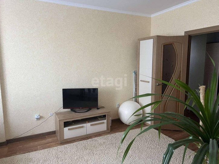 2-комн квартира Бакинских Комиссаров, 3