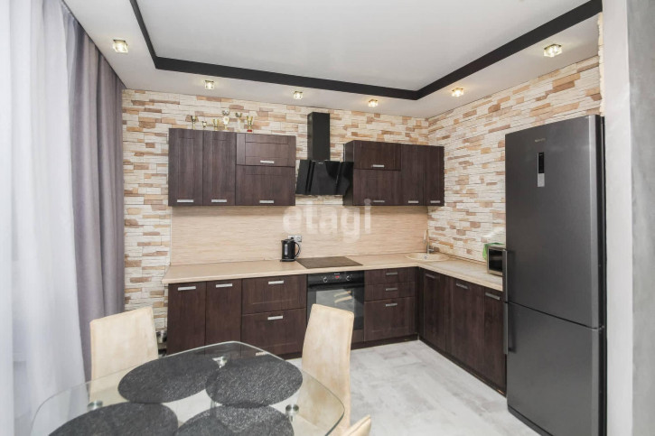 3-комн квартира Газовиков, 33
