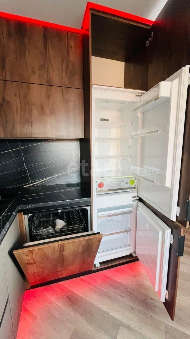 3-комн квартира Тюменская, 1