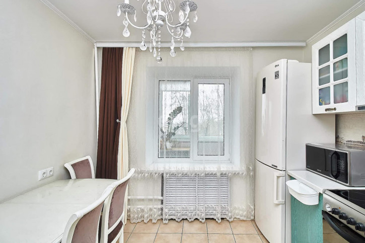 2-комн квартира 9 января, 164