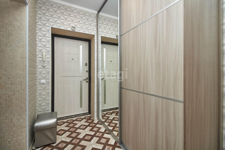 3-комн квартира Мельникайте, 142а