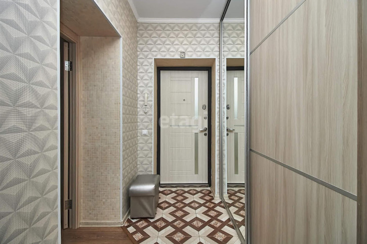 3-комн квартира Мельникайте, 142а