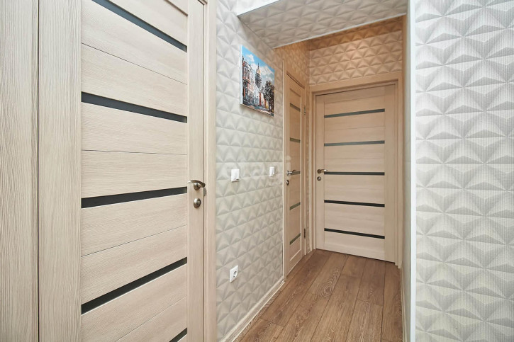 3-комн квартира Мельникайте, 142а