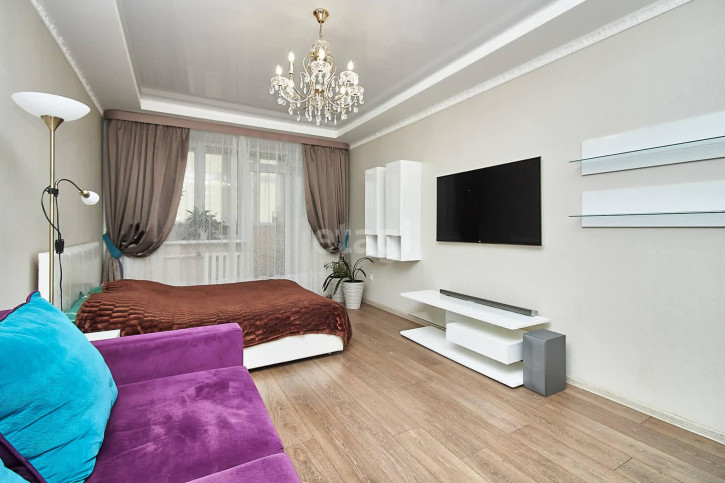 3-комн квартира Мельникайте, 142а