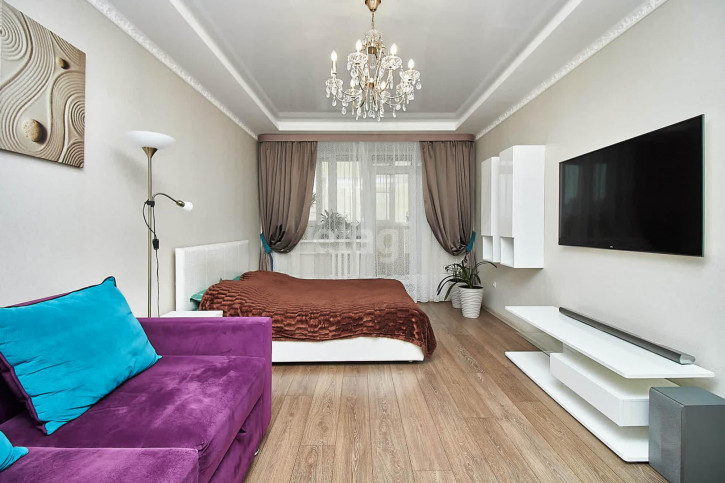 3-комн квартира Мельникайте, 142а