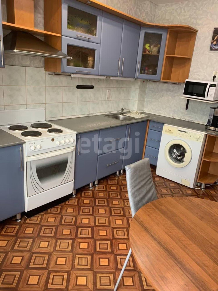 3-комн квартира Островского, 34