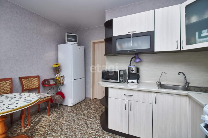2-комн квартира Промышленная, 18