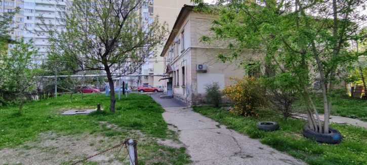Комната Садовая 8