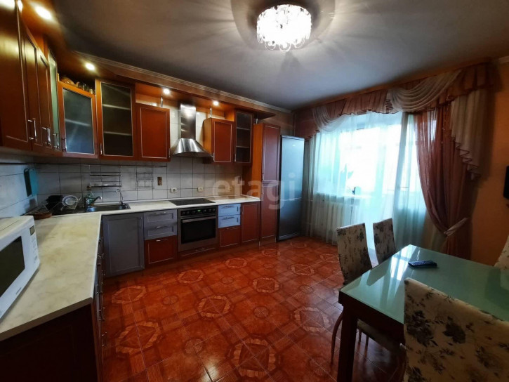 2-комн квартира Сургутская, 11/3