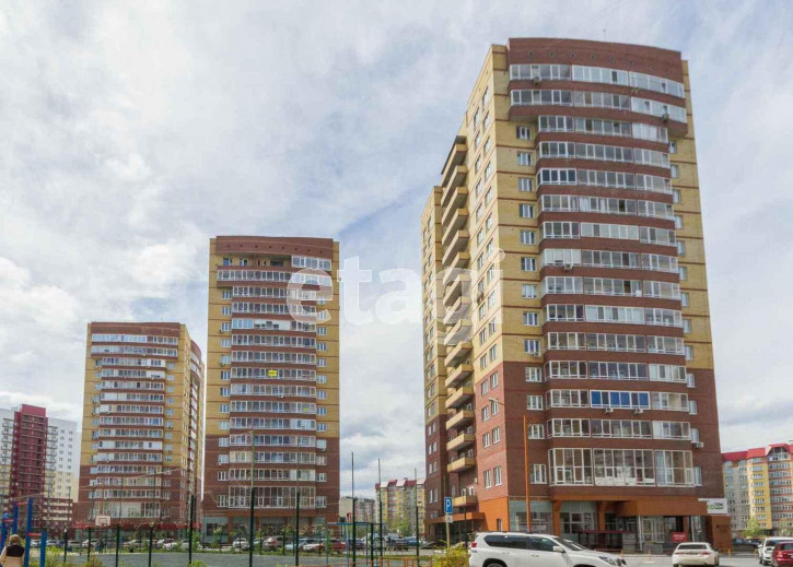 3-комн квартира Пермякова, 77