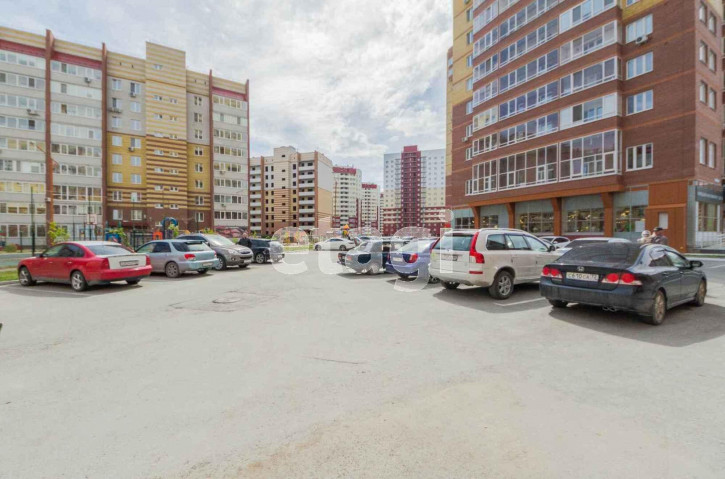 3-комн квартира Пермякова, 77