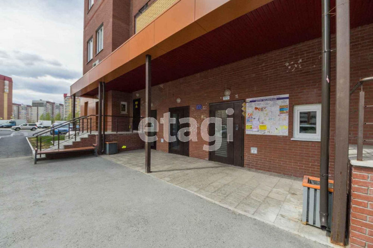 3-комн квартира Пермякова, 77
