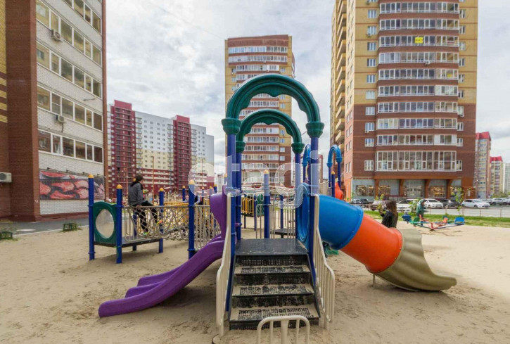 3-комн квартира Пермякова, 77