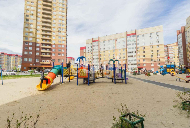 3-комн квартира Пермякова, 77