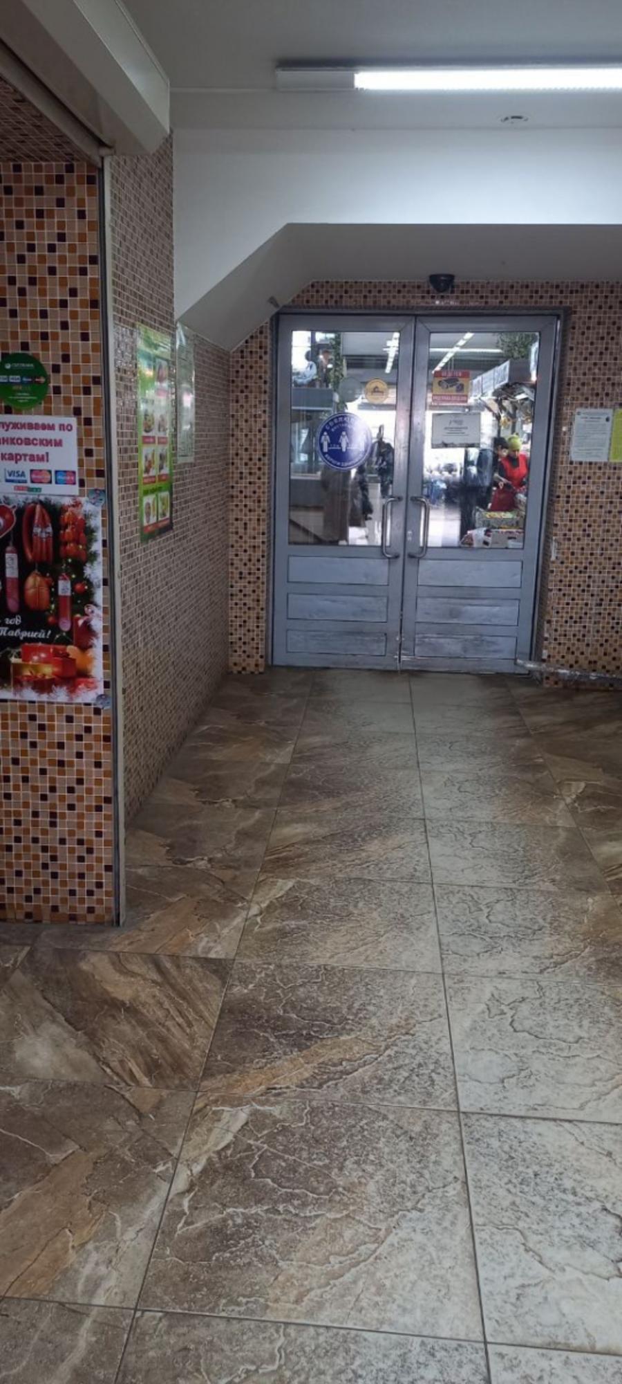 Купить торговое помещение за 800 000 рублей на пр-кт Московский, 128А