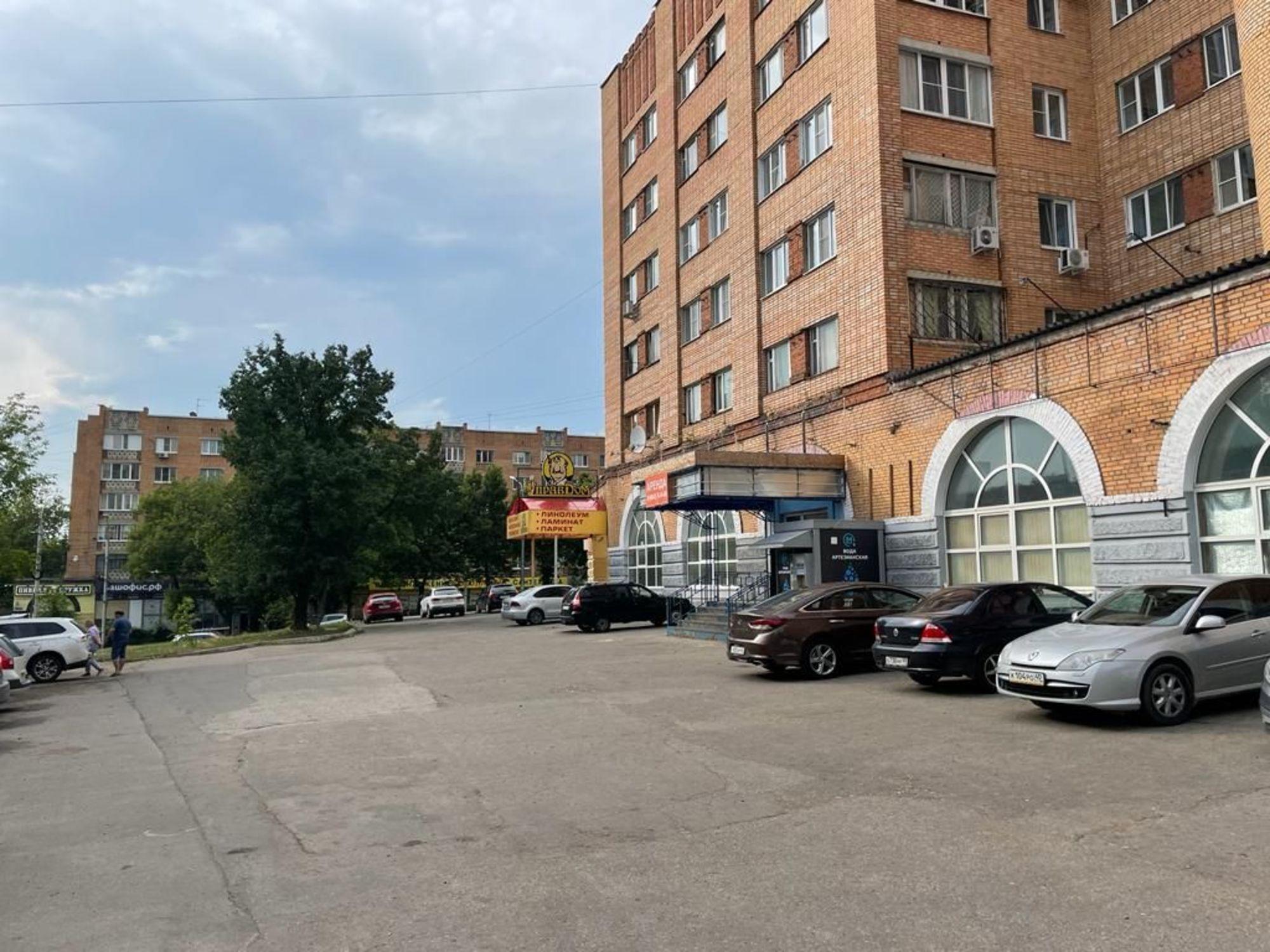 Сдать торговое помещение за 490 000 рублей на ул Гагарина, 8