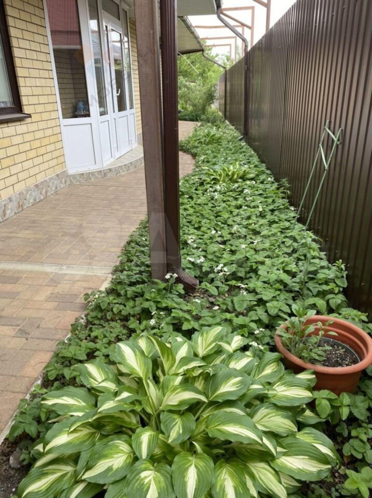 Купить дачу, дом, коттедж за 33 000 000 рублей на Шовгенова ул, 4/1