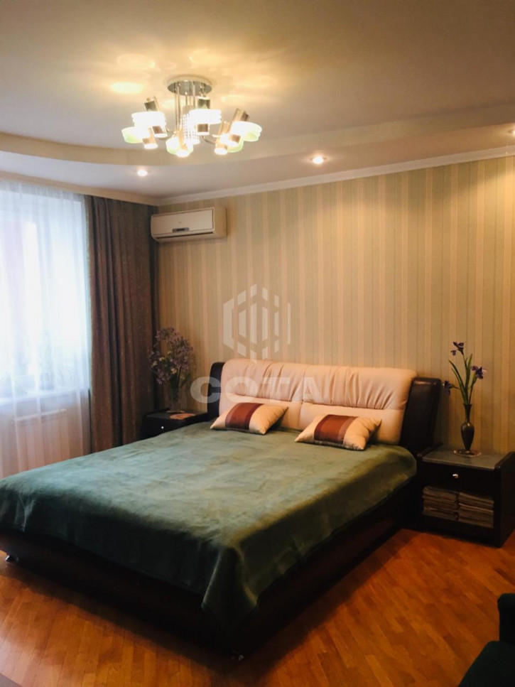 4-комн квартира Свободы улица, 37