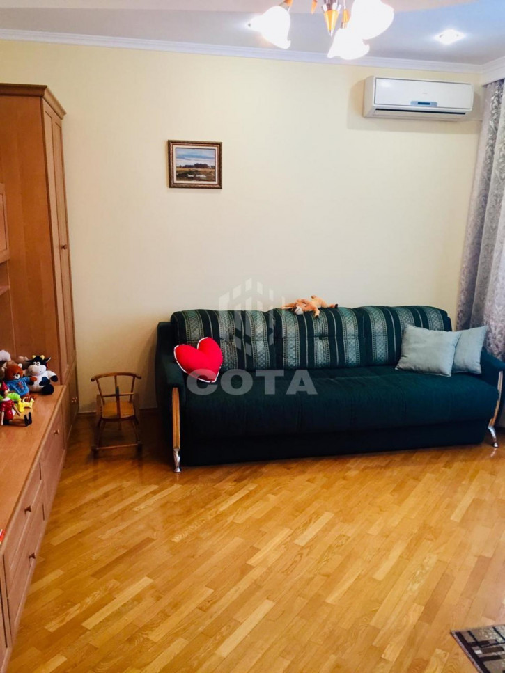 4-комн квартира Свободы улица, 37