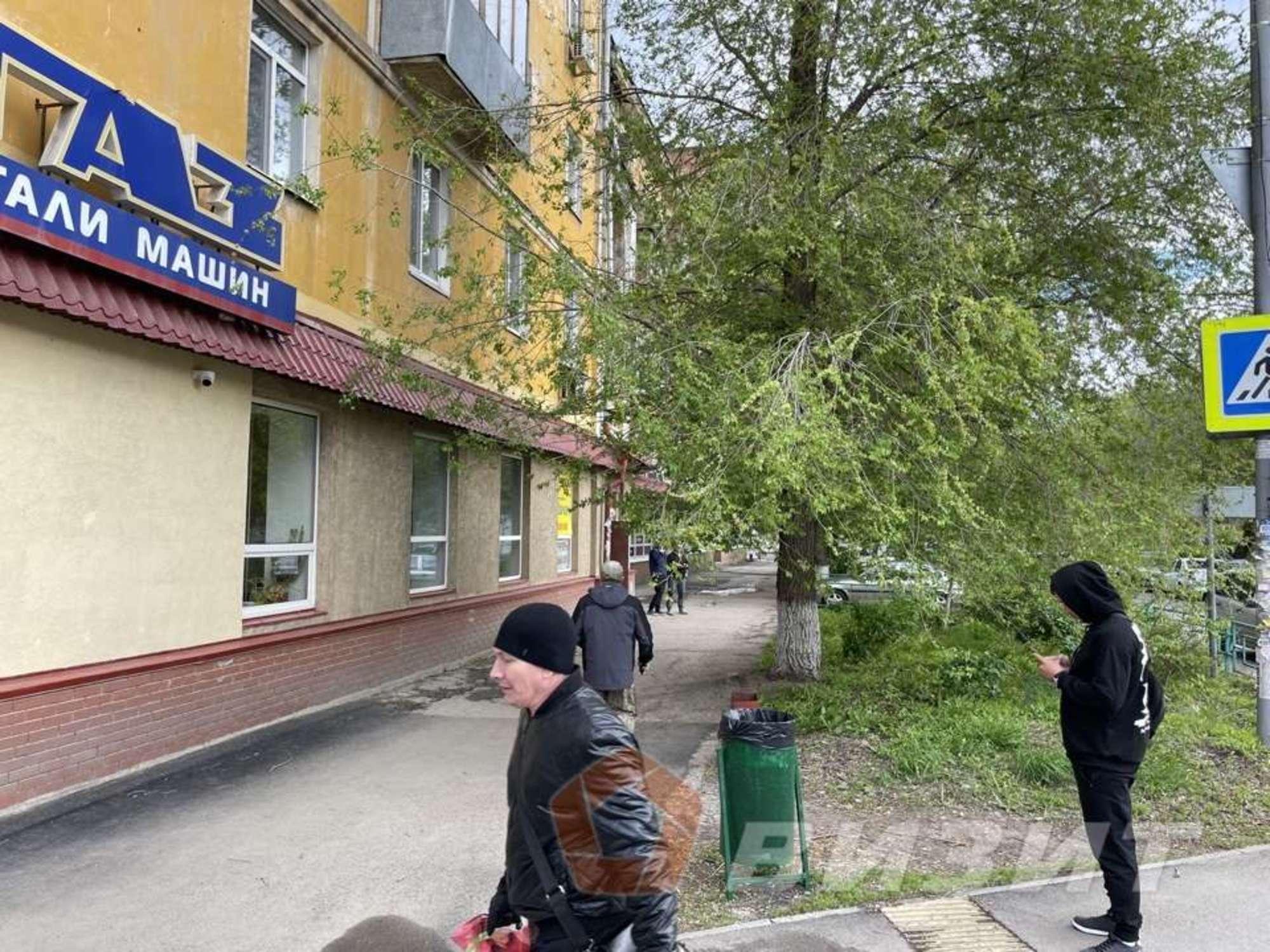 Сдать торговое помещение за 100 000 рублей на Победы улица, 1